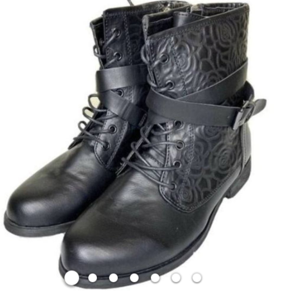 Torrid NWOT Black embossed rose combat boot, sz 11